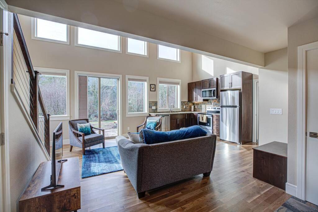 Newly Built Modern Chalet Duplex - 2 Mount Hood Village Exterior foto
